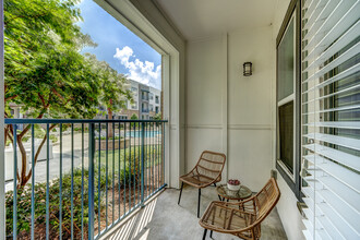 Flats on Tanglewilde in Houston, TX - Building Photo - Interior Photo