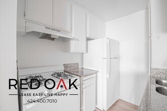 11817 Victory Blvd in Los Angeles, CA - Building Photo - Building Photo