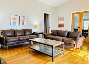 501 E Poplar Ave in Carrboro, NC - Building Photo - Building Photo