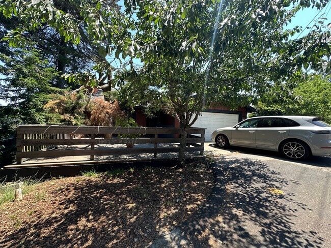 6800 Saroni Dr in Oakland, CA - Building Photo - Building Photo