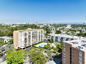 Three Horizons North in North Miami, FL - Building Photo - Building Photo