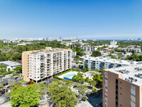 Three Horizons North in North Miami, FL - Foto de edificio - Building Photo