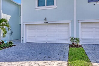 5648 SE Edgewater Cir in Stuart, FL - Building Photo - Building Photo