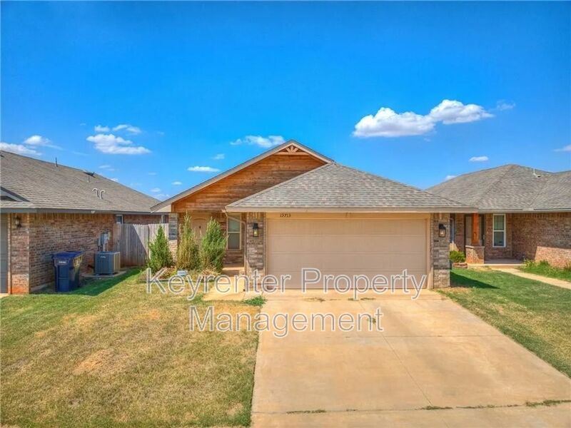 19713 Brunswick Ct in Edmond, OK - Building Photo