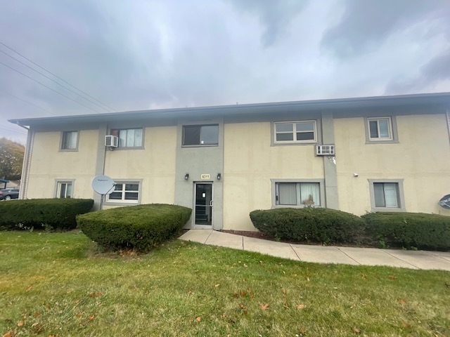 Mid Apartments in Romulus, MI - Building Photo - Building Photo