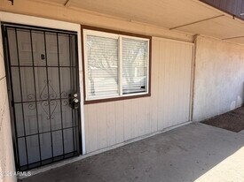 2034 W Cactus Rd in Phoenix, AZ - Building Photo