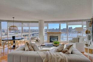 1033 Marinaside Crescent in Vancouver, BC - Building Photo