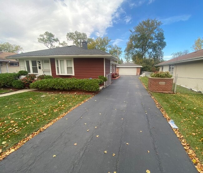 23 W 143rd St in Dixmoor, IL - Building Photo - Building Photo