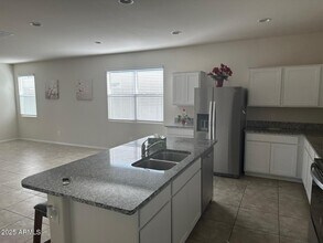 7811 West Riverside Avenue in Phoenix, AZ - Building Photo - Building Photo