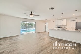 3459 Hartley Rd in Spring Hill, FL - Foto de edificio - Building Photo