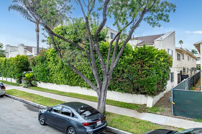 4321 Matilija Ave #9 in Sherman Oaks, CA - Building Photo - Primary Photo