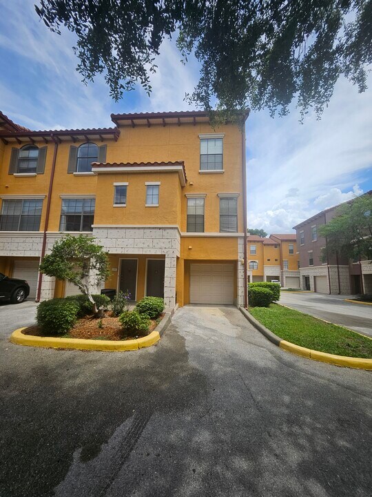 6131 Metrowest Blvd in Orlando, FL - Building Photo