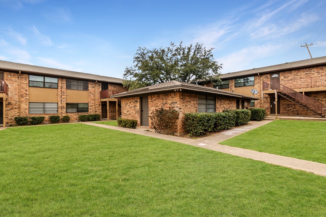624 E 3rd St in Springtown, TX - Building Photo