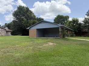 2113 Meadowview Cir in Coushatta, LA - Foto de edificio - Building Photo