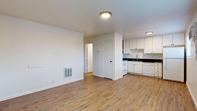 1800 Eugenia Ave, Unit C in Redding, CA - Building Photo - Building Photo