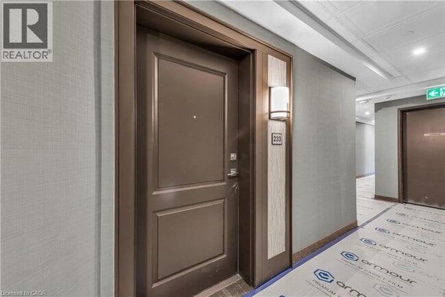 10 Mallard Trl in Hamilton, ON - Building Photo - Building Photo