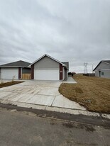 3903 S Blue Lake Ct in Wichita, KS - Building Photo
