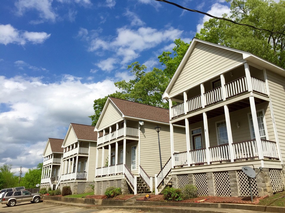 285 Old Mayhew Rd in Starkville, MS - Building Photo