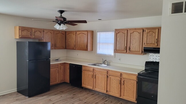 1464 N 11th St, Unit Apt B