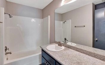 215 Chantilly St in Victoria, TX - Building Photo - Building Photo