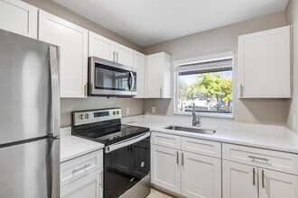 Residences on 16th in Naples, FL - Building Photo - Building Photo