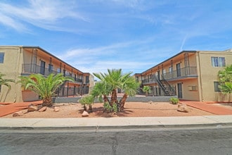 Cartwheel Arms in Las Vegas, NV - Building Photo - Building Photo