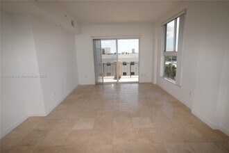 2650 SW 37th Ave in Miami, FL - Foto de edificio - Building Photo