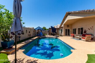 16325 W Paradise Ln in Surprise, AZ - Building Photo