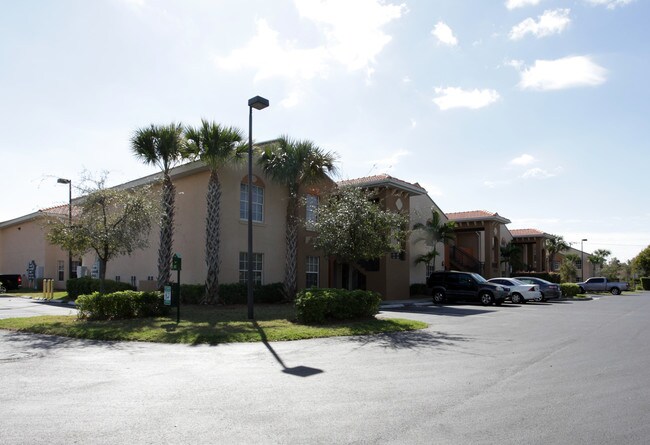 4110 Castilla Cir in Ft. Myers, FL - Foto de edificio - Building Photo