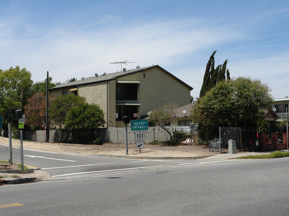 831-833 N Normandie Ave in Los Angeles, CA - Foto de edificio