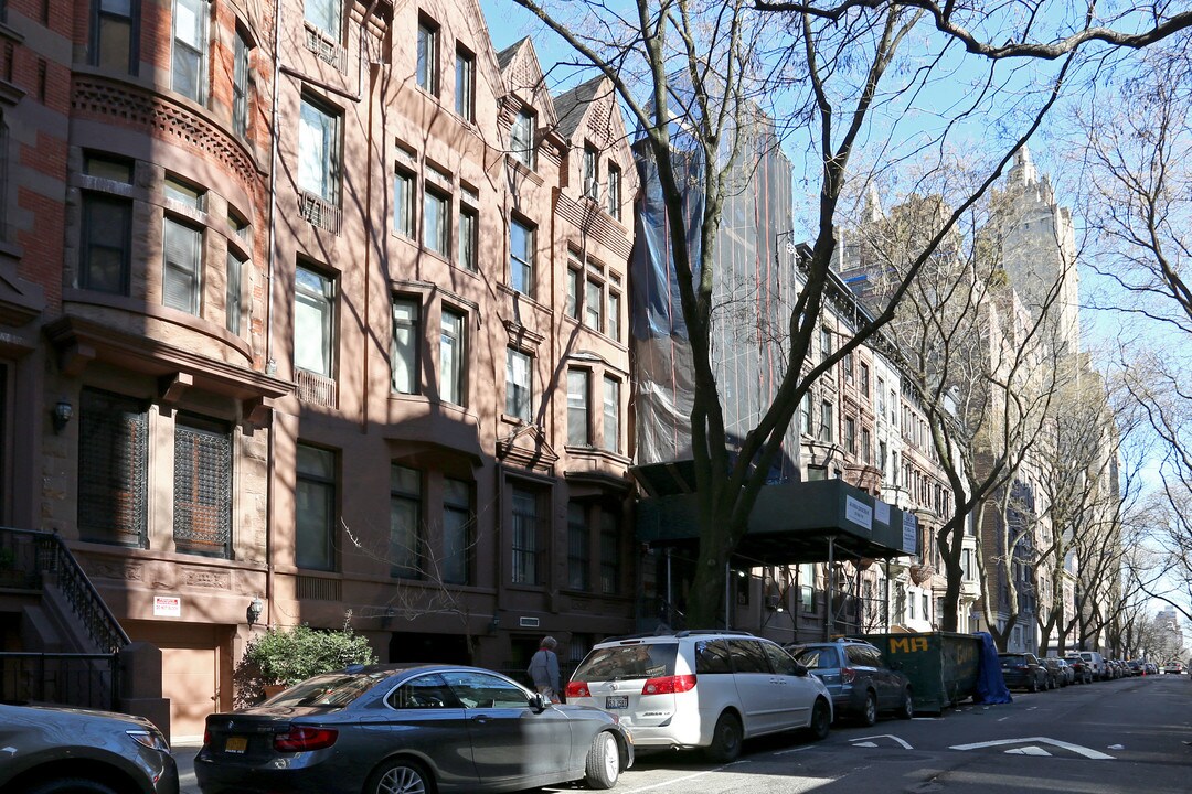 57 W 90th St in New York, NY - Building Photo