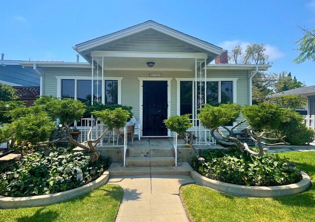 4742 Idaho St in San Diego, CA - Building Photo