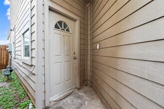 6406 Waldron Dr in Houston, TX - Building Photo - Building Photo