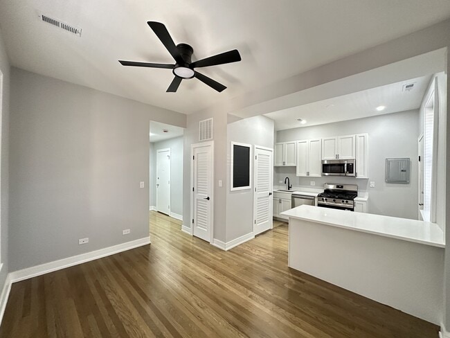 3828 N Wilton Ave, Unit J03P, Unit J03P