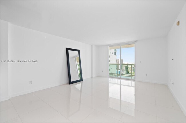 1800 N Bayshore Dr, Unit 3506 in Miami, FL - Building Photo - Building Photo