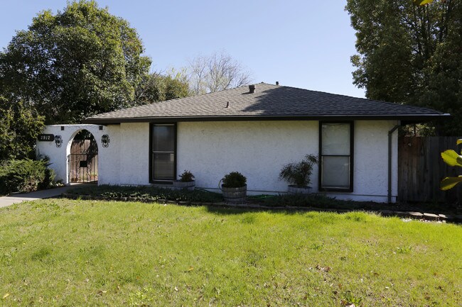 La Paz in Sacramento, CA - Foto de edificio - Building Photo