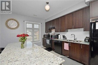 19-165 HAMPSHIRE Way in Milton, ON - Building Photo - Building Photo