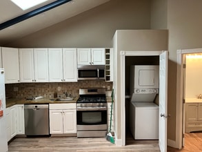 26033 Fallbrook in Lake Forest, CA - Foto de edificio - Building Photo