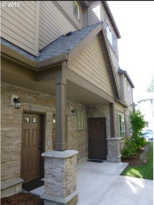 8033 NE Miriam Way in Hillsboro, OR - Building Photo