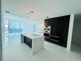 851 NE 1st Ave in Miami, FL - Building Photo