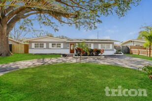 5590 26th Ave N in St. Petersburg, FL - Building Photo