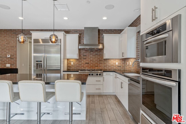 12860 S Seaglass Cir in Los Angeles, CA - Building Photo - Building Photo