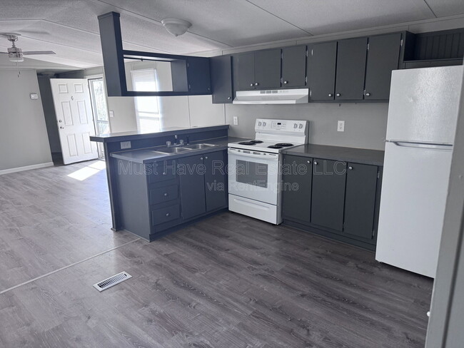 4200 S Caldwell Mobile Home Park in Hudson, NC - Building Photo - Building Photo