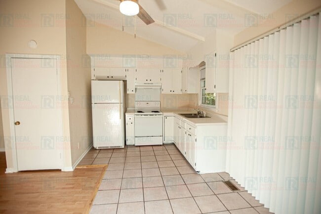 8722 Rollingwood Rd in Chapel Hill, NC - Building Photo - Building Photo
