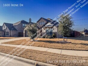 1600 Irene Dr in Burleson, TX - Foto de edificio - Building Photo
