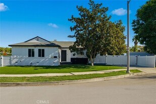 6658 Kosturas Pl in Los Angeles, CA - Building Photo