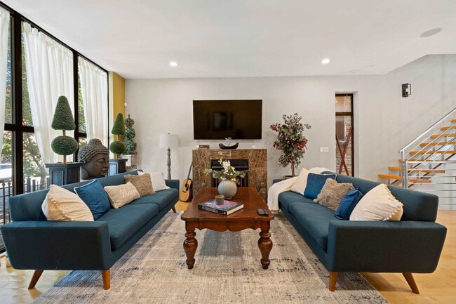 property at 2031 W Coulter St