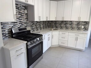 61 James St in Franklin Square, NY - Building Photo - Building Photo