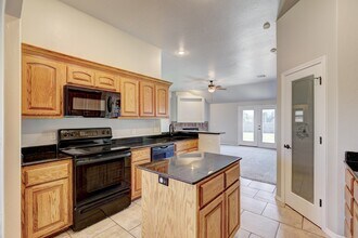 2816 Coventry Manor Dr in Oklahoma City, OK - Building Photo - Building Photo