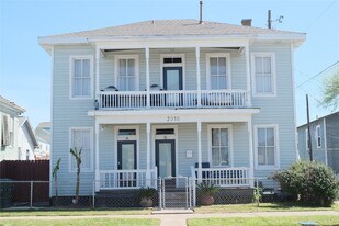 2310 33rd St in Galveston, TX - Building Photo